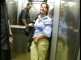 Strappa liscia viene sbattuta e sborrata dentro video hard lesbiche gratis