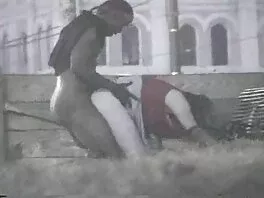 Una giovane coppia video hard core gratuiti paffuta si diverte a casa dopo il lavoro e fa questo video di scopata
