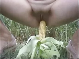 Troia sexy fa pompini video hard gratis con animali e scopa con il cliente