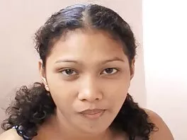 Piccola e piatta ragazza si masturba un cazzo prima di film hard italiani gratuiti scopare
