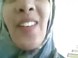 Ragazza snella con belle tette salta sul cazzo video hard con animali gratis