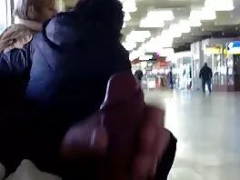 Ragazza con i capelli verdi soffia davanti film gratis italiani hard alla telecamera