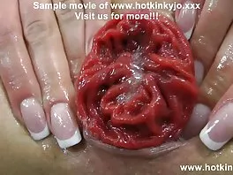 Una ragazza sta siti di film porno gratis facendo un pompino