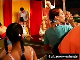 Un adolescente sta film porno gay gratis giocando con il cazzo