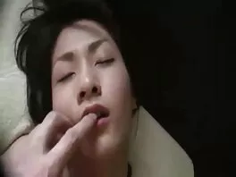 La ragazza adorabile offre hard gratis italiani i suoi buchi