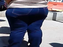 Una dolce troia tettona con gli film hard amatoriali gratis occhiali sta succhiando