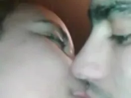 La mia bella si è messa in ginocchio per succhiarmi il cazzo video hard gratis italiani