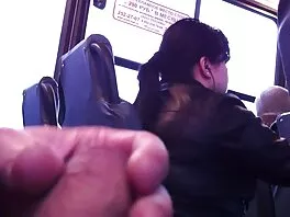 Bella bionda hard video gratuiti giocherellando con la figa su una moto d'acqua