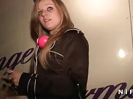 Figa siti porno video gratis pelosa carnosa viene sbattuta da un grosso dong